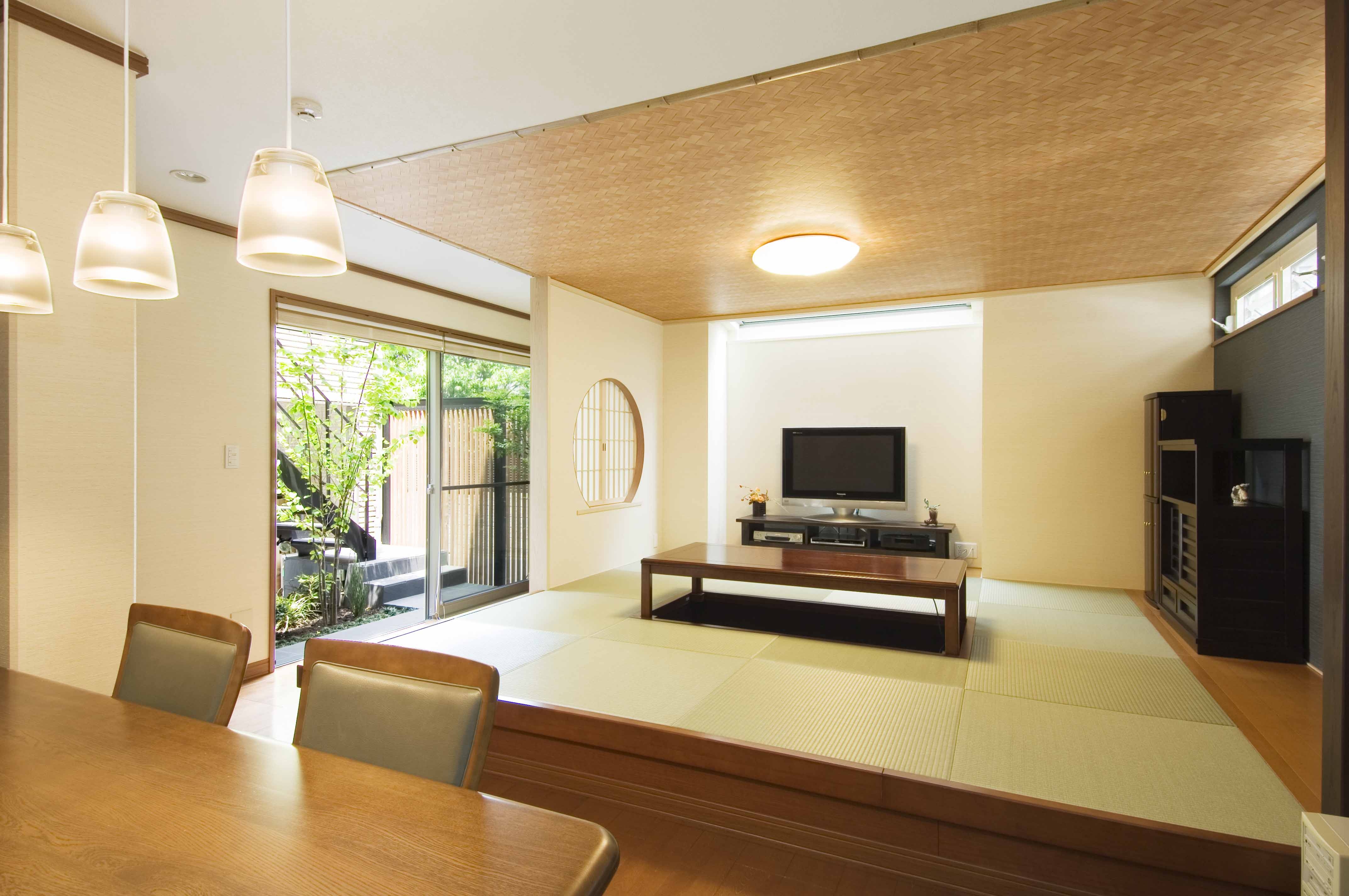 段差をつけることで空間をしきる。